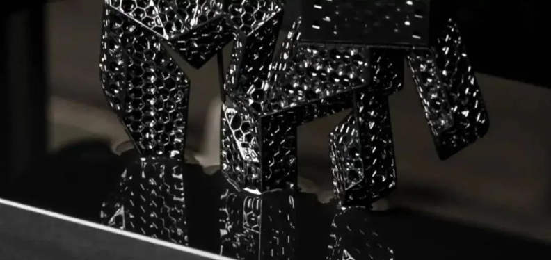 全球首款！Carbon 3D打印出“未來(lái)感”守門(mén)員手套 image